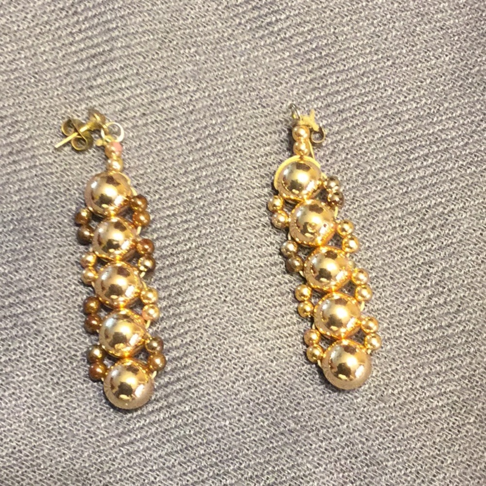 Gold earrings and bracelet.
